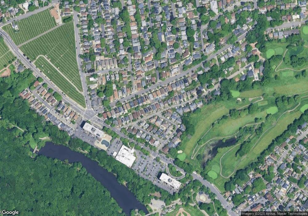 48 Greenway Dr, Staten Island, NY 10301 - photo 1