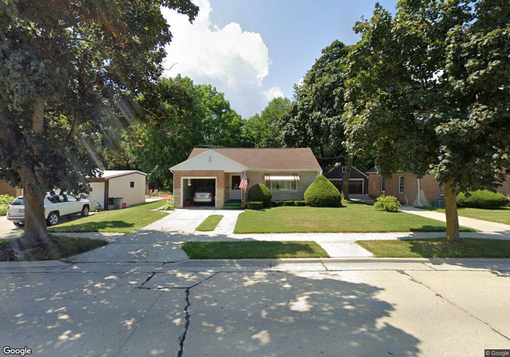 1010 N 23rd St, Manitowoc, WI 54220 - photo 1