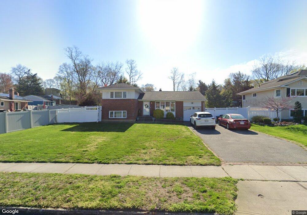 7 Yates Ave, ComMacK, NY 11725 - photo 1