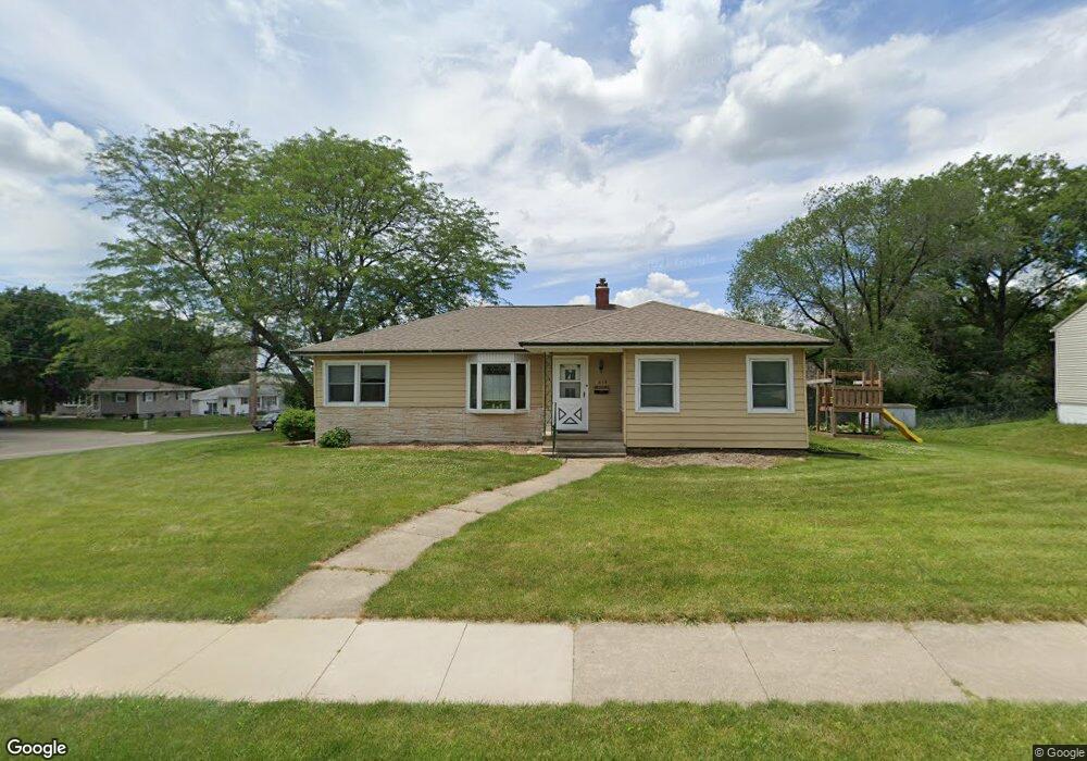 1819 Gibson St, Cedar Falls, IA 50613 - photo 1
