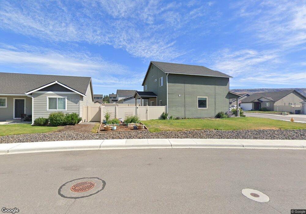 2299 4th St SE, East Wenatchee, WA 98802 - photo 1