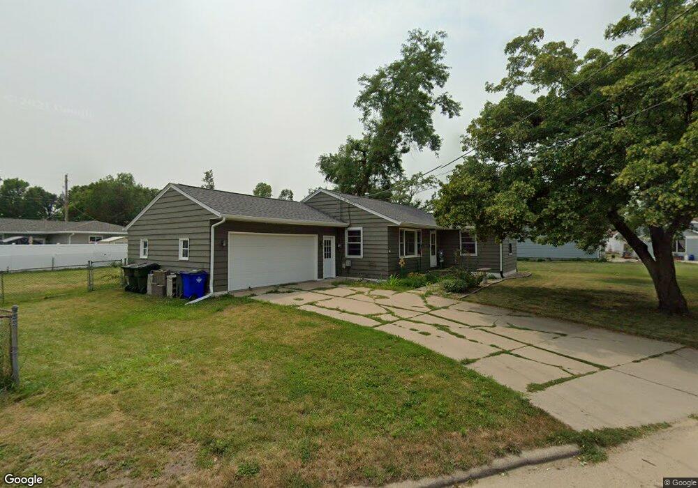 121 Outlook Dr SW, Cedar Rapids, IA 52404 - photo 1