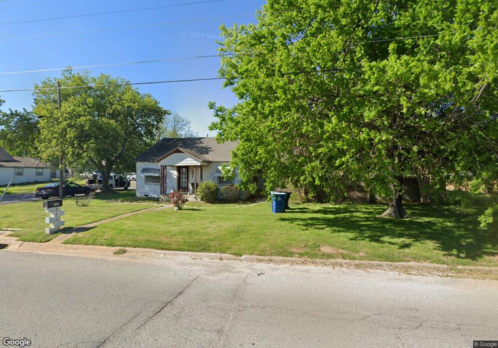 931 W Bullock St, Denison, TX 75020 - photo 1