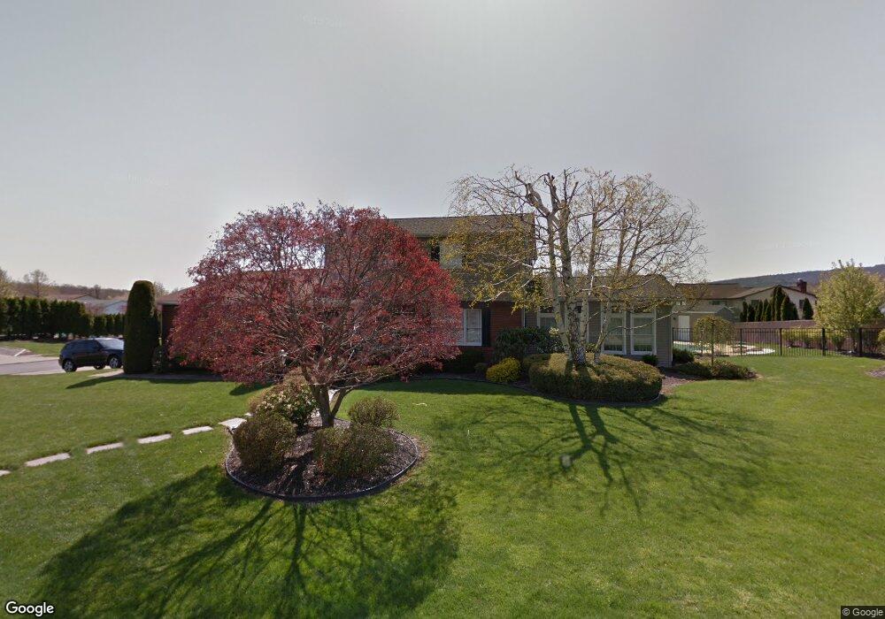 201 Robin Dr, Kingston, PA 18704 - photo 1