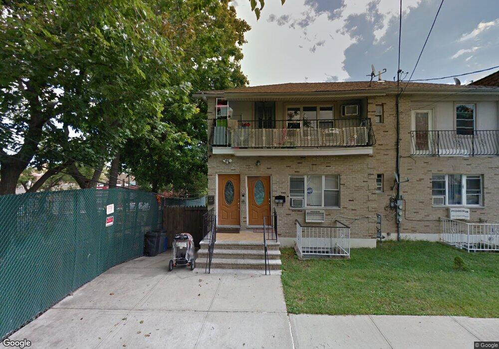 60-03 172nd St unit 2nd Fl, Fresh Meadows, NY 11365 - photo 1