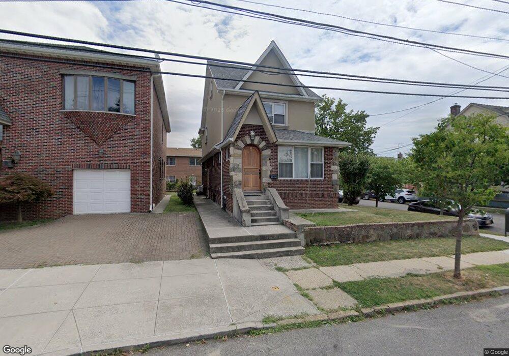 6219 138th St, Flushing, NY 11367 - photo 1