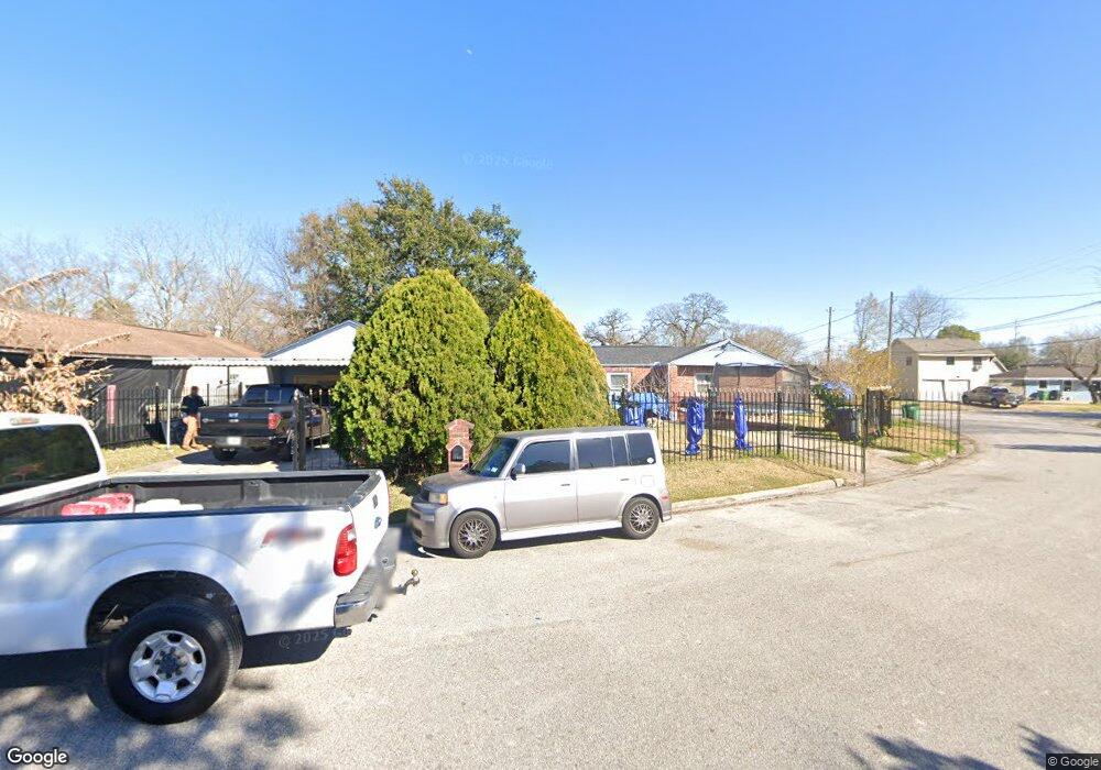 7141 Kinney St, Houston, TX 77087 - photo 1