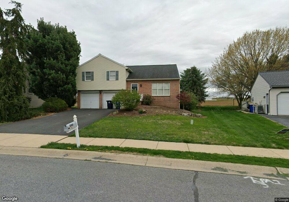 220 Zwecker Cir, New Holland, PA 17557 - photo 1