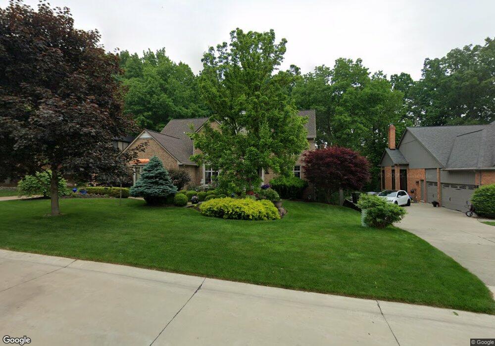 3266 Parkwood Dr, Rochester Hills, MI 48306 - photo 1
