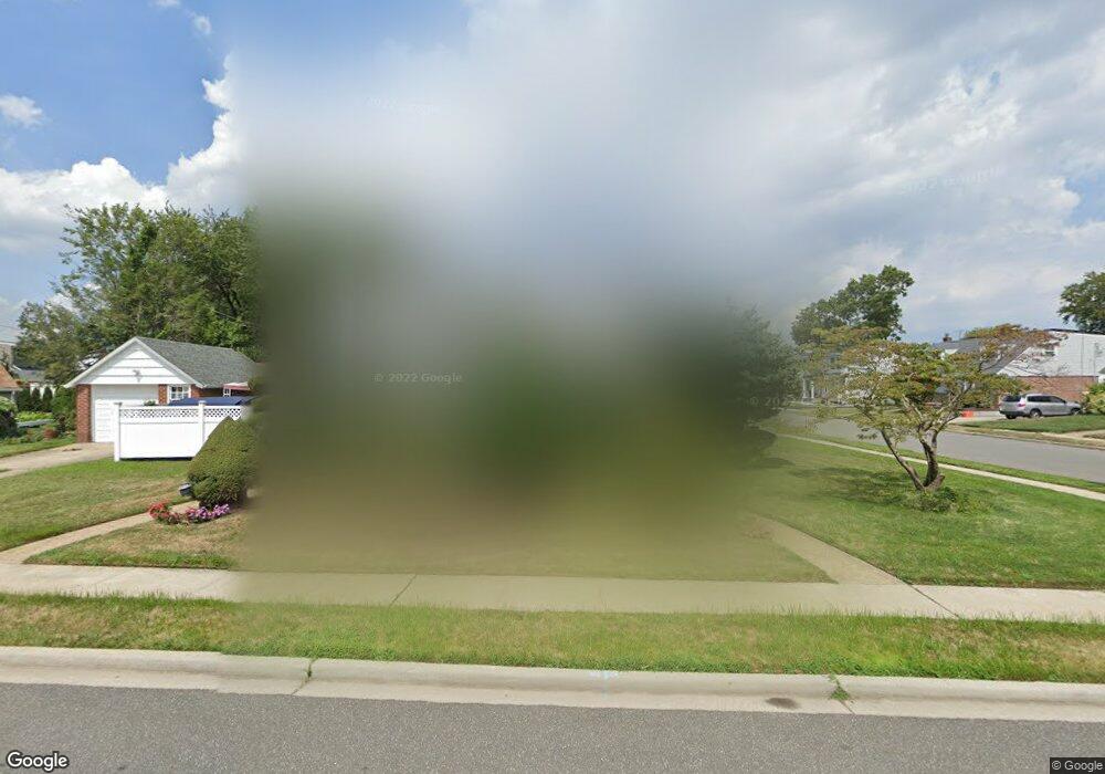 611 Bernice Rd, Franklin Square, NY 11010 - photo 1