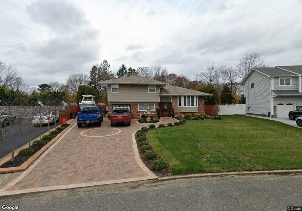 26 Fox Ln, ComMacK, NY 11725 - photo 1