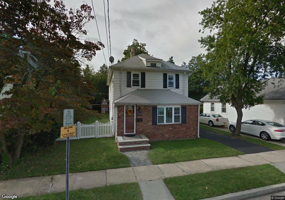 983 Maxwell St, Franklin Square, NY 11010 - photo 1