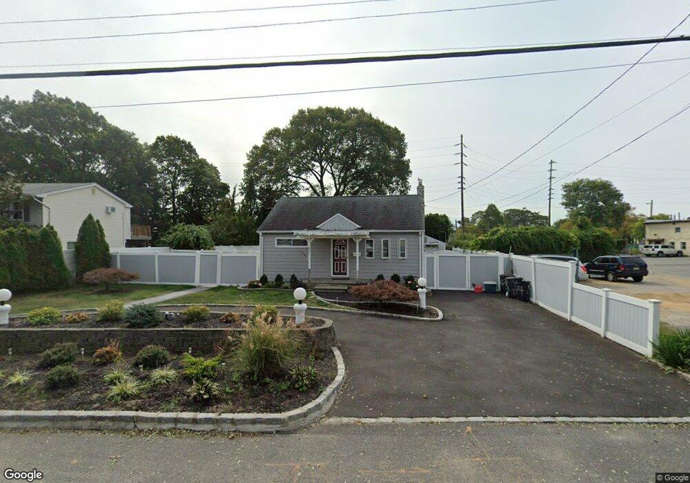 424 Moffitt Blvd, Islip, NY 11751 - photo 1