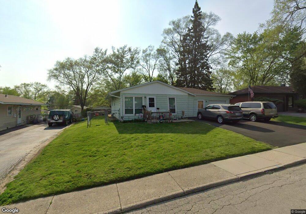 532 Waco Ln, Carpentersville, IL 60110 - photo 1