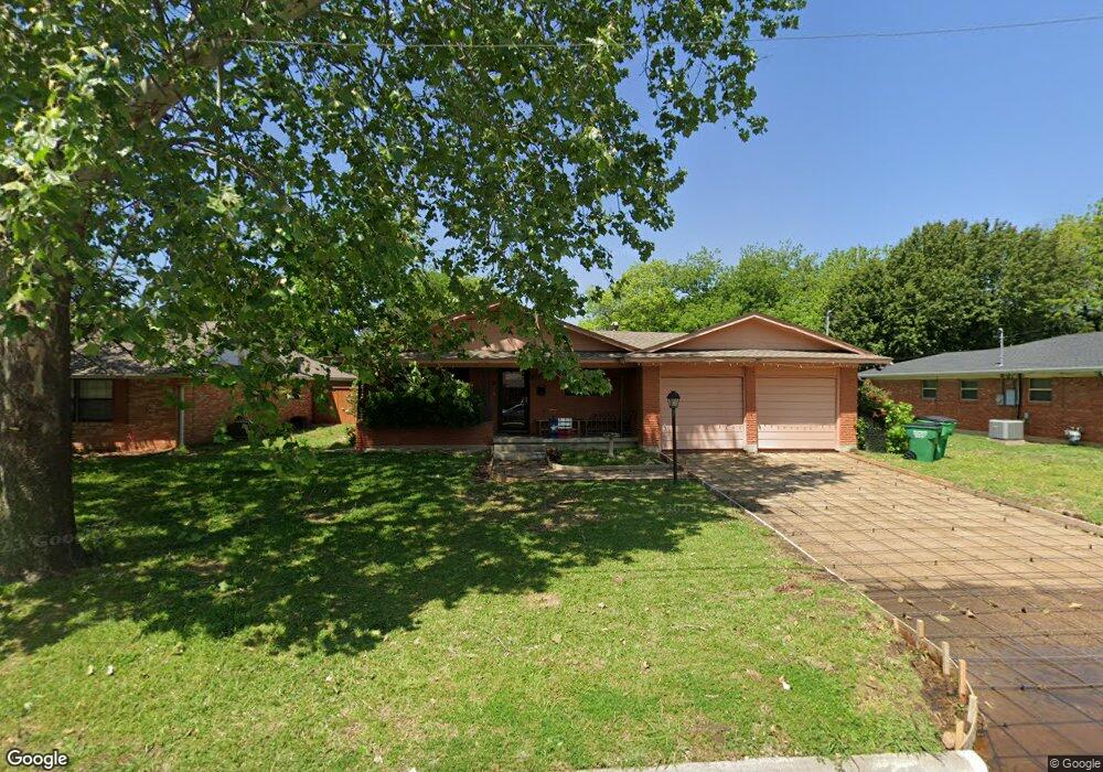 1103 Elmwood St, Gainesville, TX 76240 - photo 1