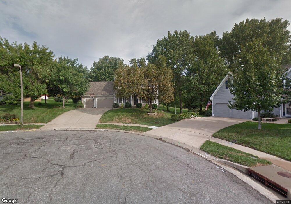 7726 Woodstone Ln, Shawnee, KS 66217 - photo 1