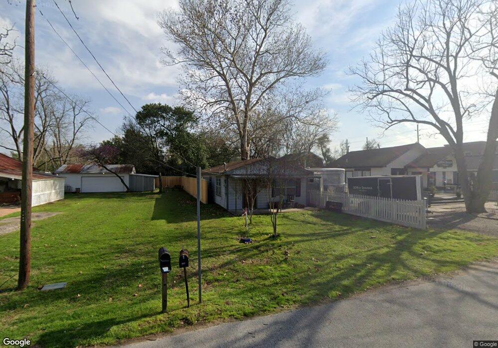 207 Fannin St, Tomball, TX 77375 - photo 1