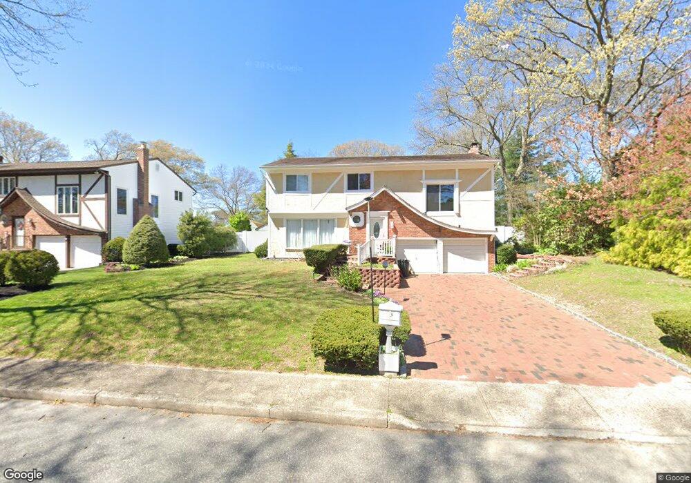 5 Humming Ln, ComMacK, NY 11725 - photo 1