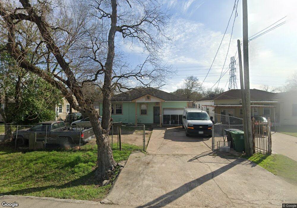 534 Comile St, Houston, TX 77022 - photo 1