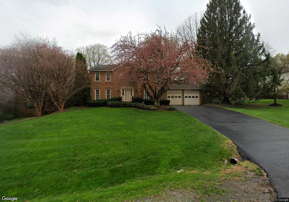 8007 Snowpine Way, McLean, VA 22102 - photo 1