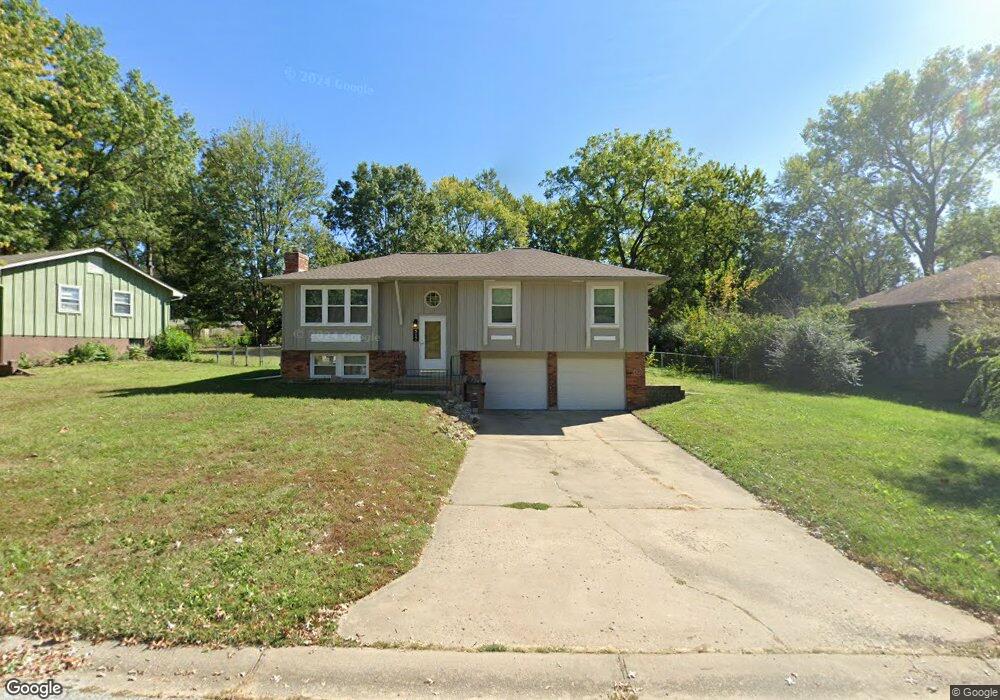 517 S Adams St, Raymore, MO 64083 - photo 1