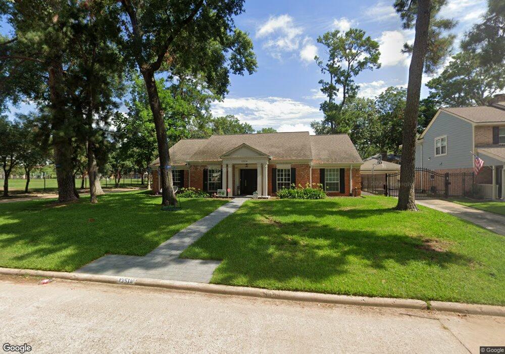 13518 Saint Marys Ln, Houston, TX 77079 - photo 1