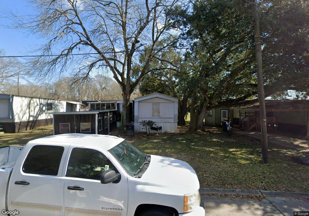 513 Tartan St, New Iberia, LA 70563 - photo 1