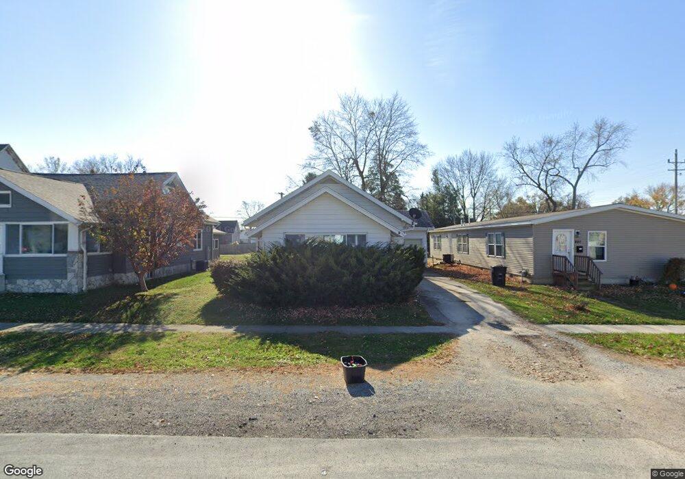 805 W Edgar Ave, Effingham, IL 62401 - photo 1