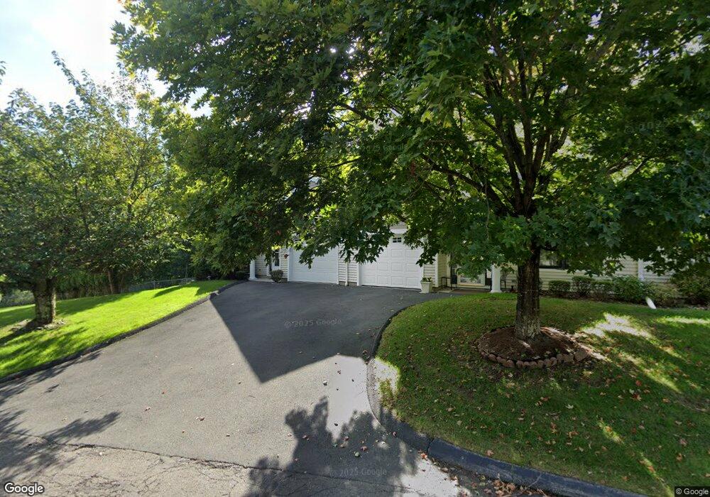 55 Red Cedar Cir, Orange, CT 06477 - photo 1