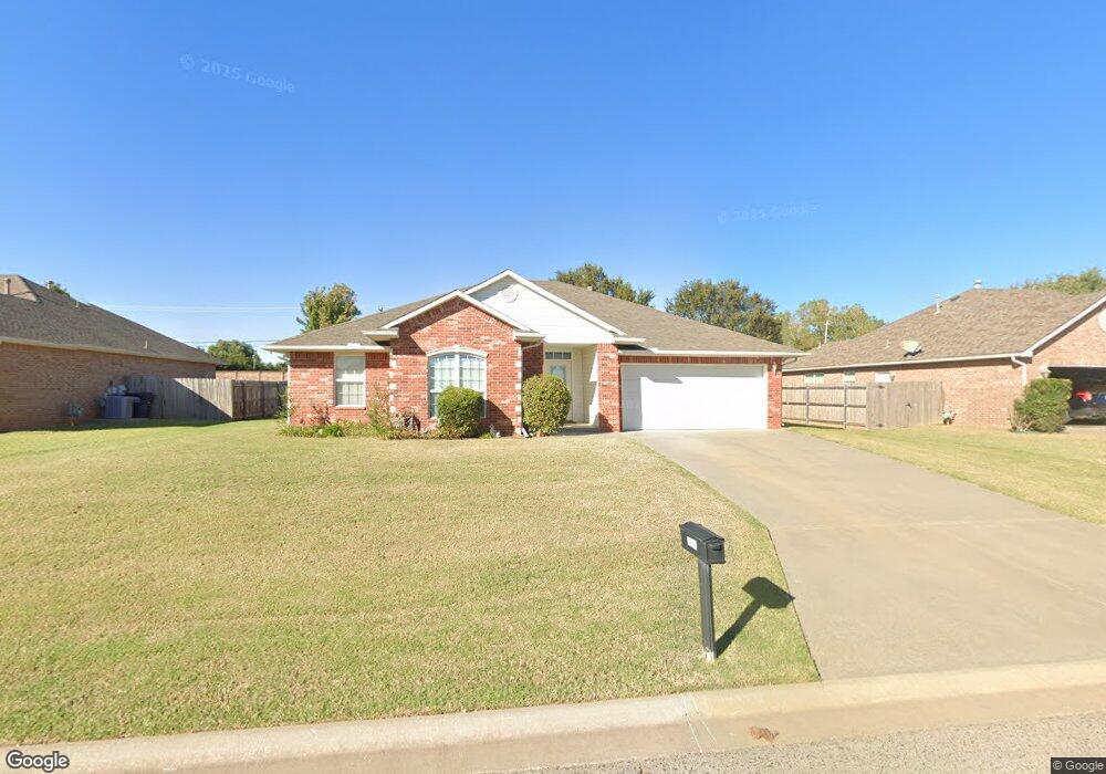 1932 Ridge Crest Dr, Shawnee, OK 74804 - photo 1