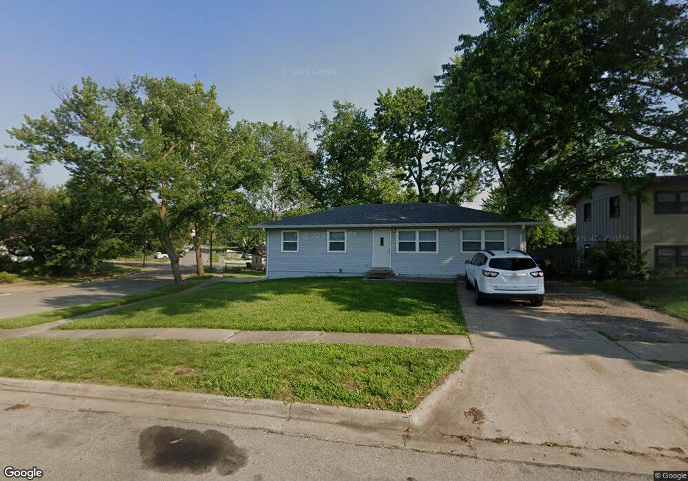 731 SE 36th St, Topeka, KS 66605 - photo 1