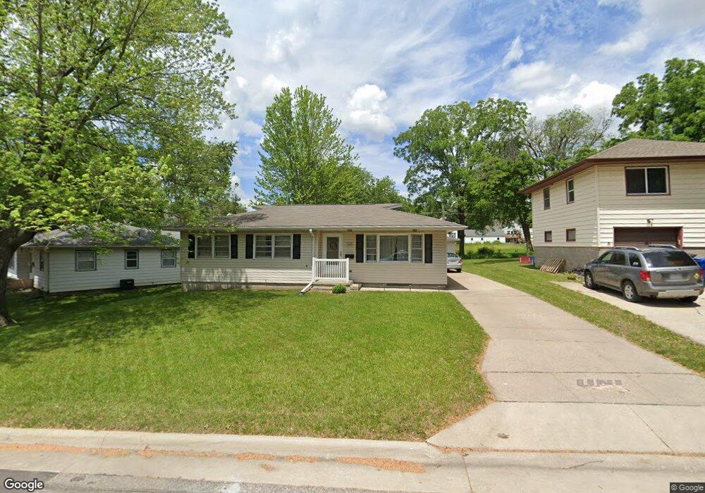 1610 Parker St, Cedar Falls, IA 50613 - photo 1