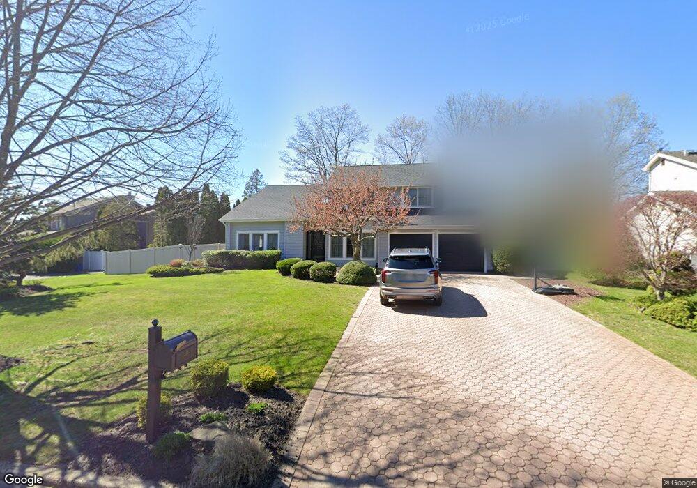 40 Fleetwood Rd, ComMacK, NY 11725 - photo 1