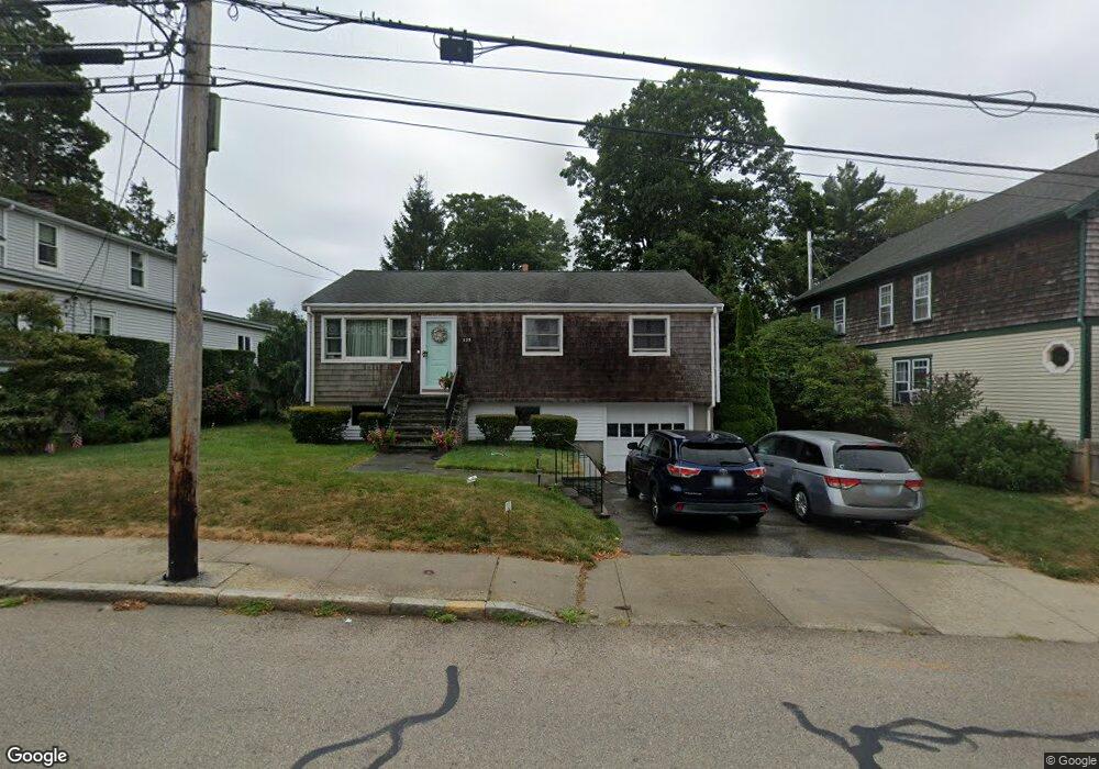 135 Van Zandt Ave, Newport, RI 02840 - photo 1