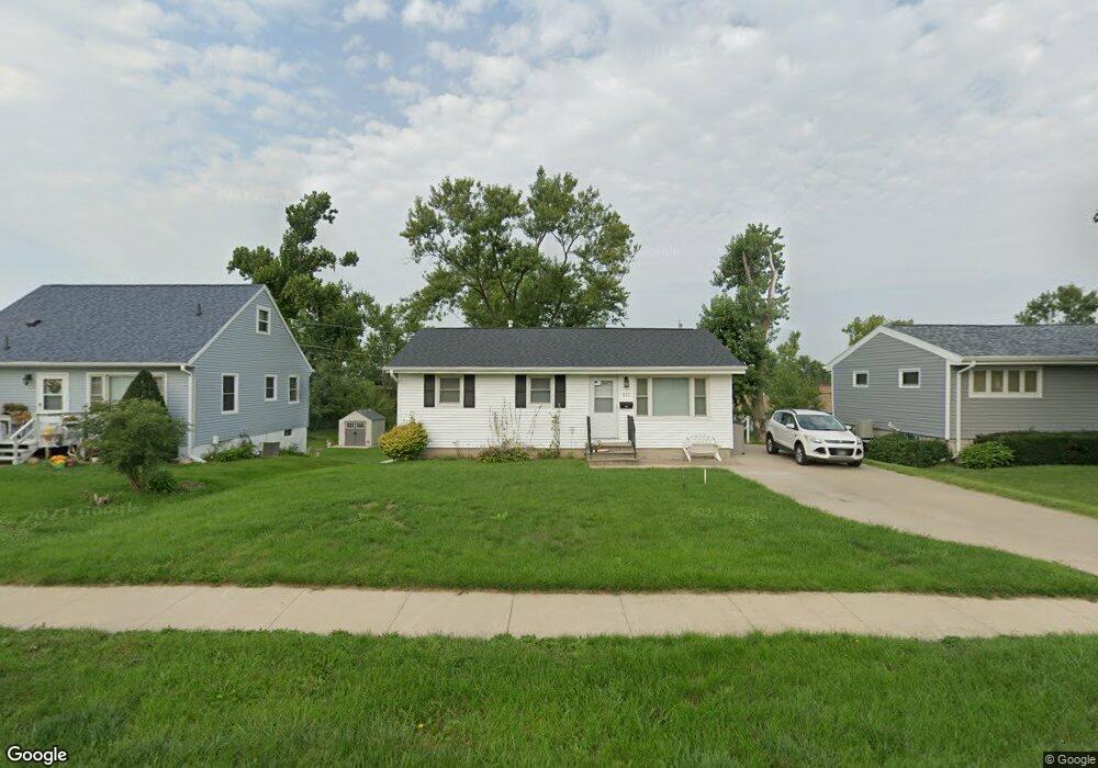 880 S 15th St, Marion, IA 52302 - photo 1
