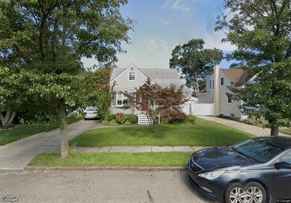 116 Venetian Blvd, Lindenhurst, NY 11757 - photo 1