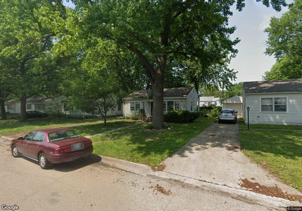 2129 SW Jewell Ave, Topeka, KS 66611 - photo 1