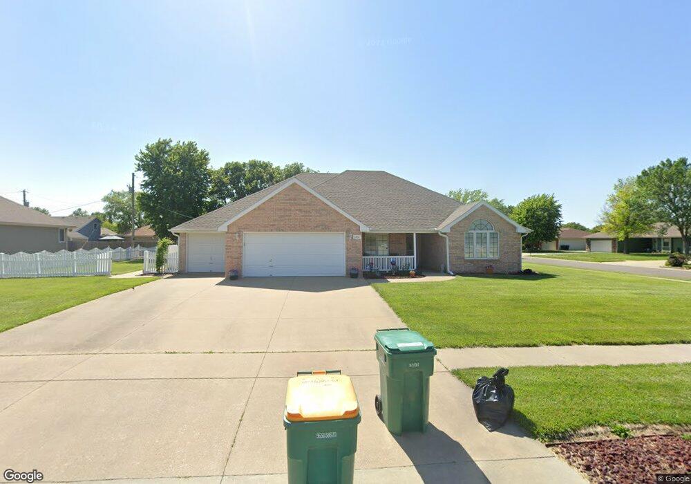 2801 SW Maxfield Rd, Topeka, KS 66614 - photo 1