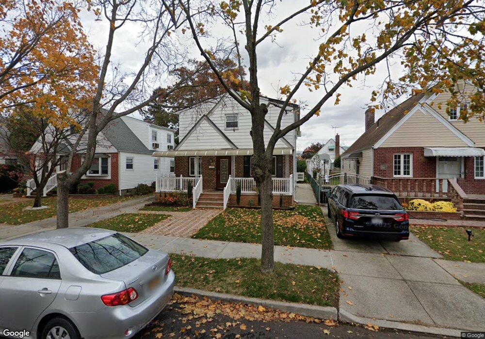 8131 259th St, Glen Oaks, NY 11004 - photo 1