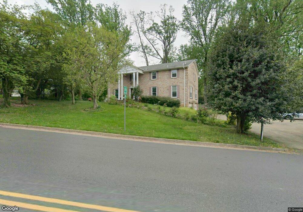 6607 Kerns Rd, Falls Church, VA 22042 - photo 1