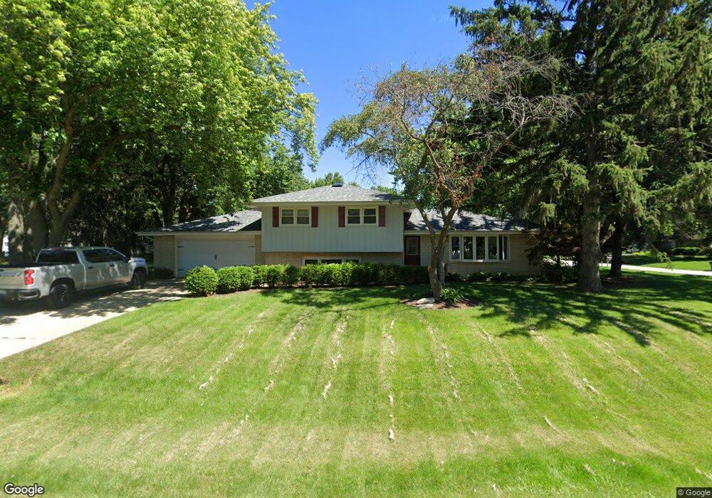 28W470 Gordon Ct, Naperville, IL 60564 - photo 1