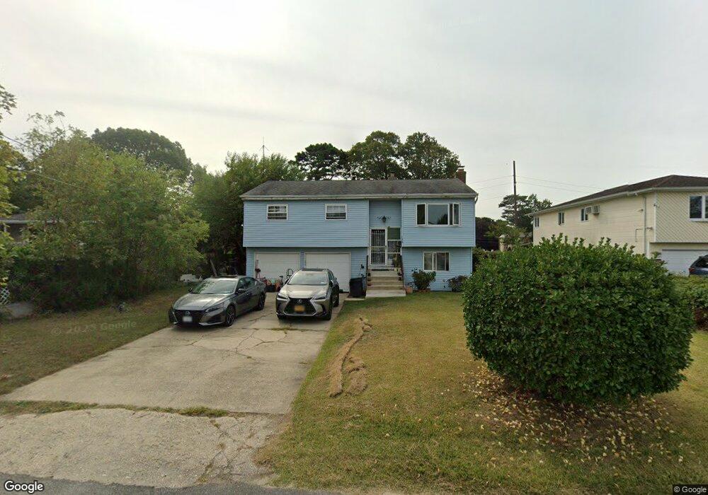 138 Moffitt Blvd, Islip, NY 11751 - photo 1