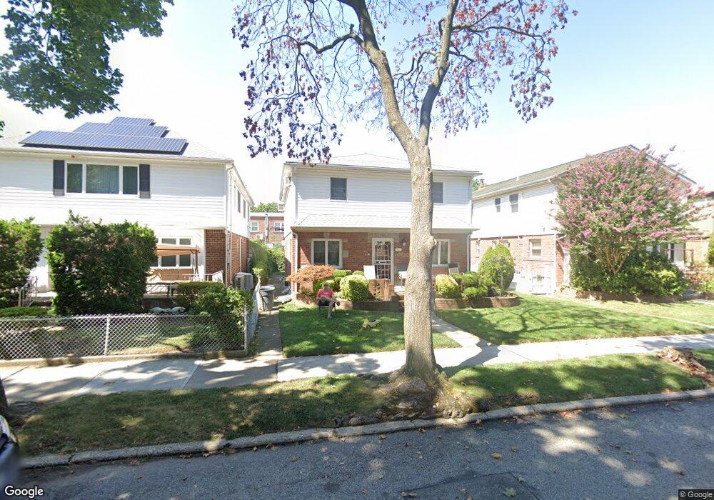 7528 170th St, Fresh Meadows, NY 11366 - photo 1