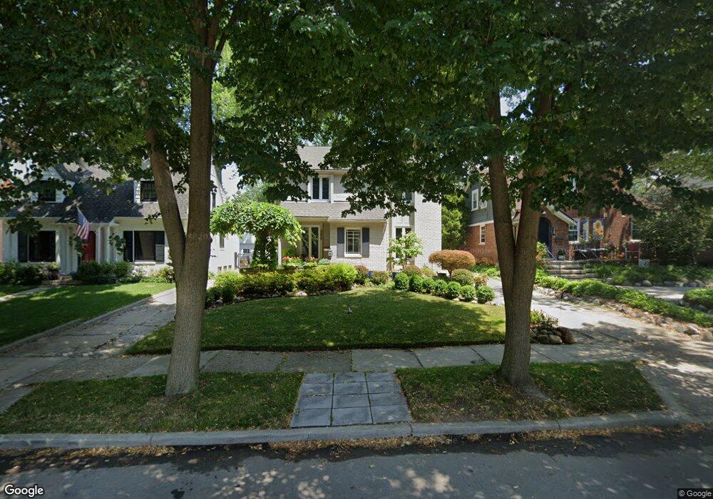 350 Hillcrest Ave, Grosse Pointe Farms, MI 48236 - photo 1