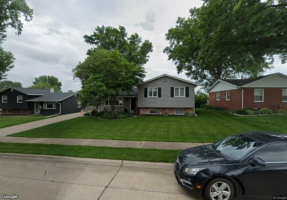 505 W 44th St, Davenport, IA 52806 - photo 1