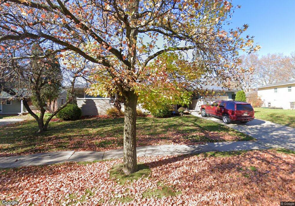 2010 Hampden Dr, Lansing, MI 48911 - photo 1