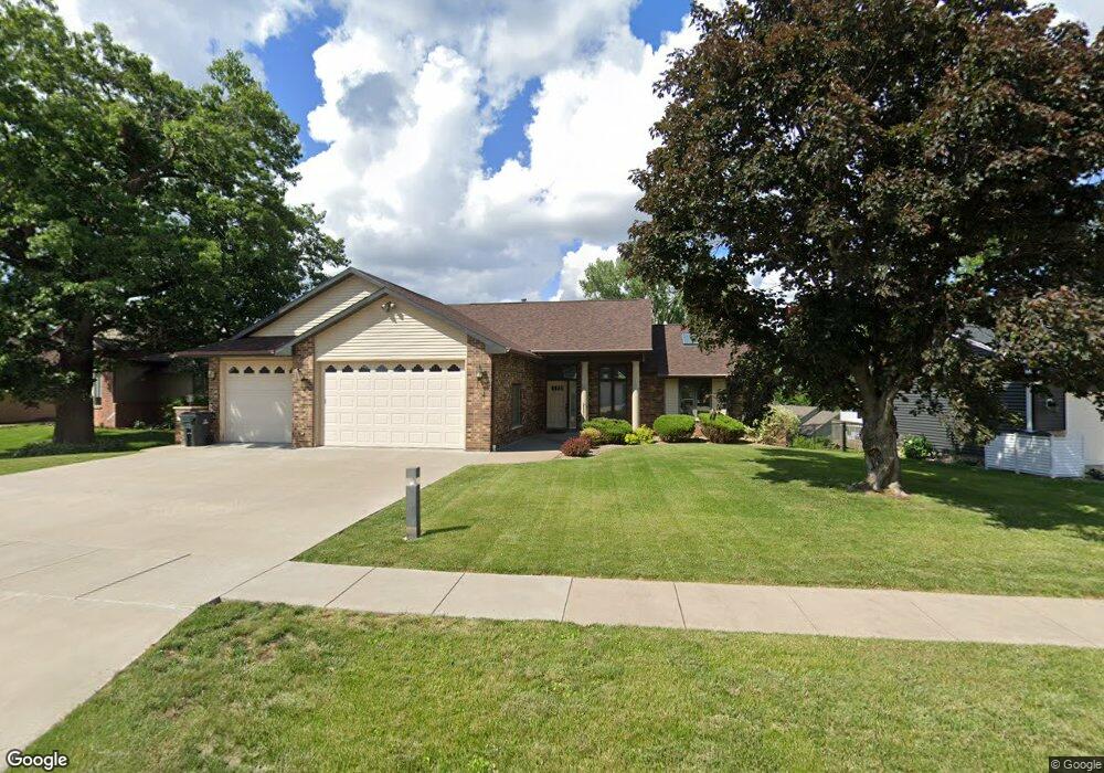 1820 Hidden Hollow Ln NW, Cedar Rapids, IA 52405 - photo 1