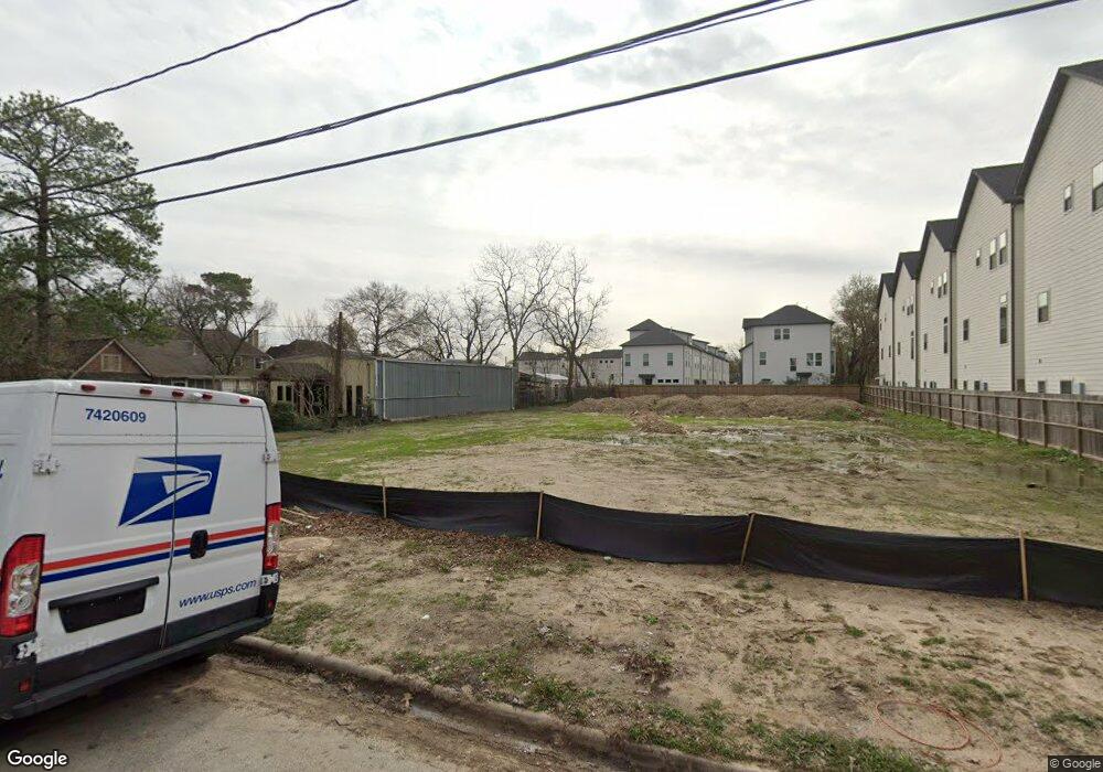 835 Fisher St, Houston, TX 77018 - photo 1