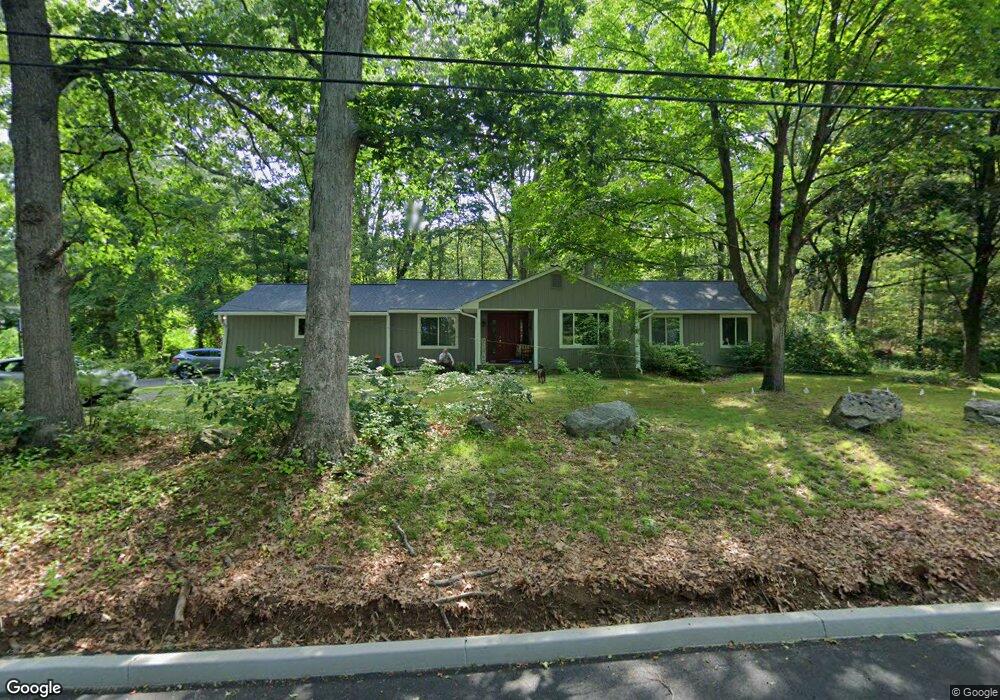 8 Bayne Ct, Norwalk, CT 06851 - photo 1