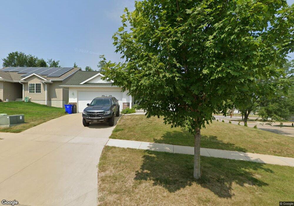 2026 29th St NW, Cedar Rapids, IA 52405 - photo 1